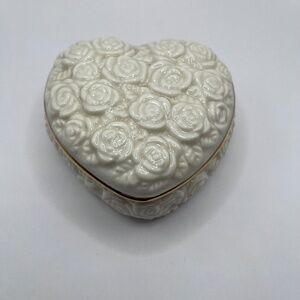 LENOX ROSE JEWELRY TRINKET BOX HEART SHAPED CREAM GOLD TRIM LID PORCELAIN